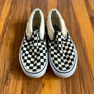 Vans classic retro 90’s B/W checkered slip-ons size 7.5 Mens or 9 Women’s